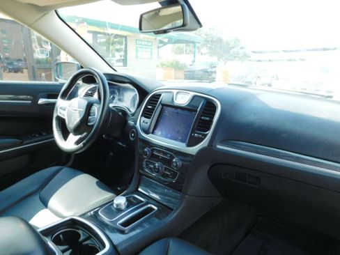 Used 2021 Chrysler 300 Touring image 26