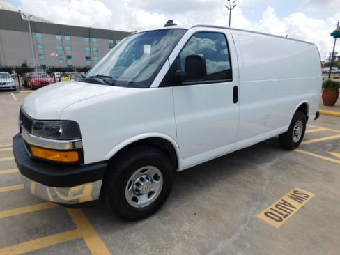Used 2022 Chevrolet Express 2500 image 4