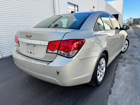 Used 2013 Chevrolet Cruze LS image 3