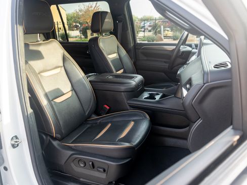 Used 2022 GMC Yukon XL AT4 image 31