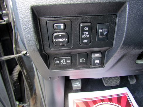 Used 2019 Toyota Tundra 4x4 CrewMax Limited image 15