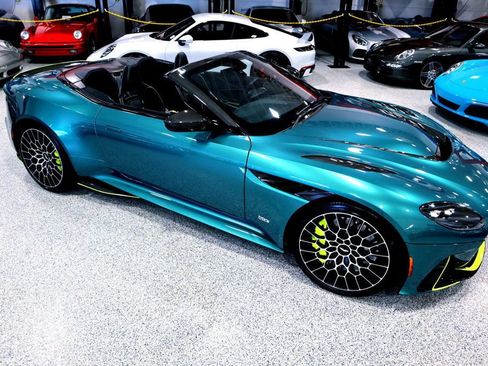 Used 2023 Aston Martin DBS image 11