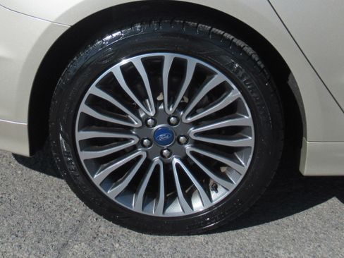 Used 2017 Ford Fusion SE image 26