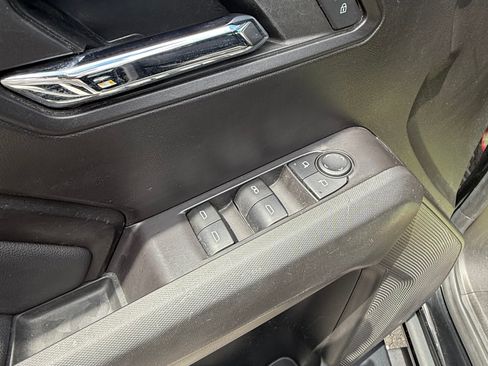 Used 2024 Chevrolet Colorado LT image 12