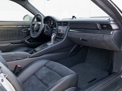 Used 2018 Porsche 911 GT3 image 10