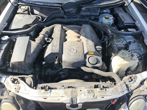 Used 2002 Mercedes-Benz E 320 image 3