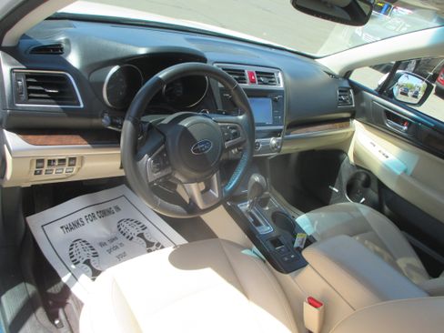 Used 2017 Subaru Outback 2.5i Limited AWD/4WD image 7
