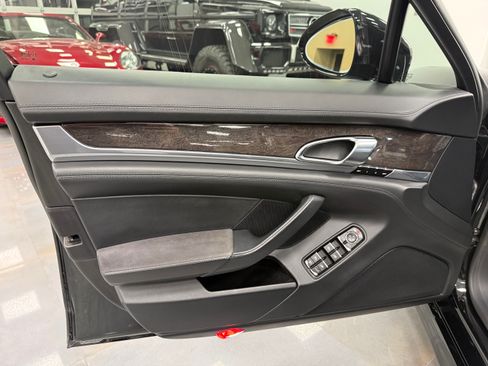 Used 2013 Porsche Panamera GTS image 17