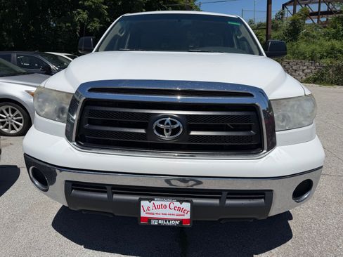 Used 2011 Toyota Tundra 4x4 CrewMax image 3