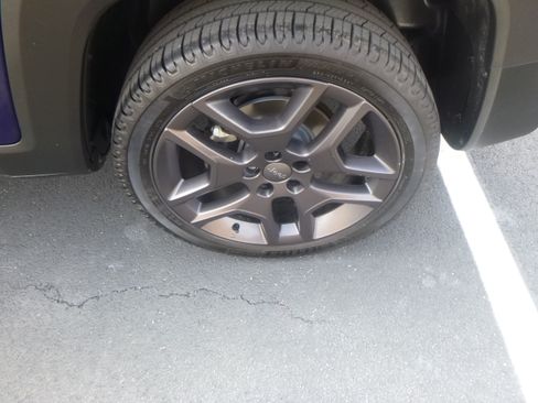 Used 2021 Jeep Renegade Latitude image 9