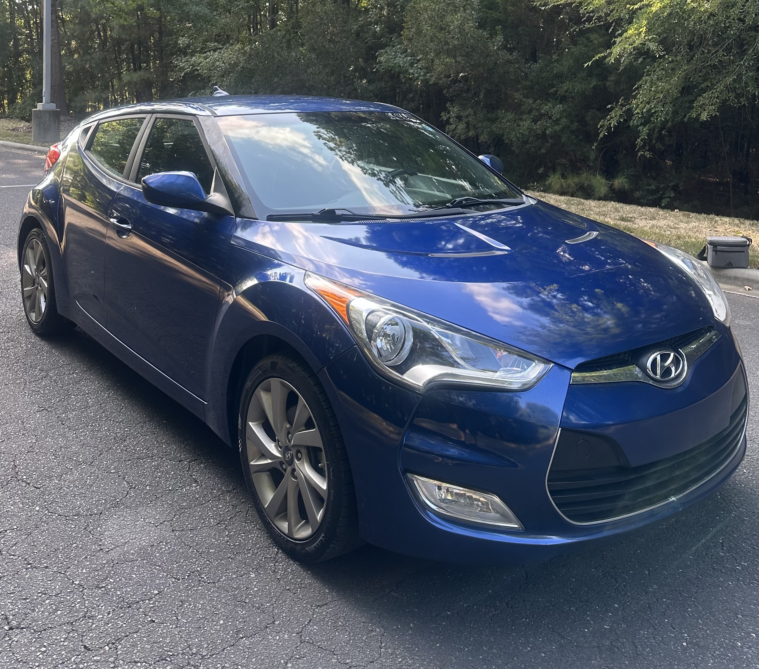 Used 2017 Hyundai Veloster FWD image 2