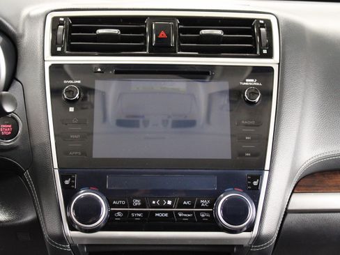 Used 2018 Subaru Outback 3.6R Limited AWD/4WD image 5