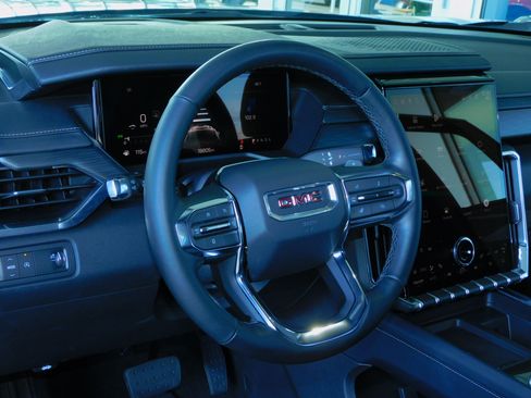 Used 2025 GMC Acadia Elevation image 16