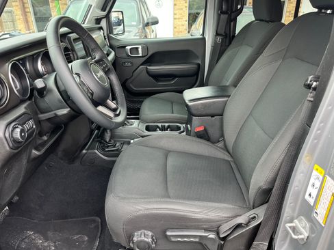 Used 2019 Jeep Wrangler Sport S image 8