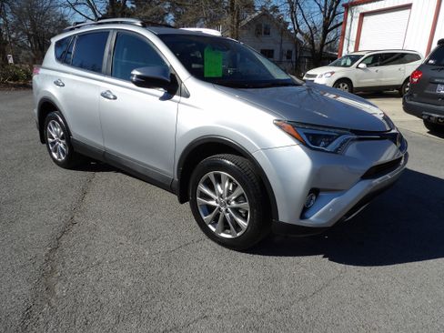 Used 2017 Toyota RAV4 Limited image 4