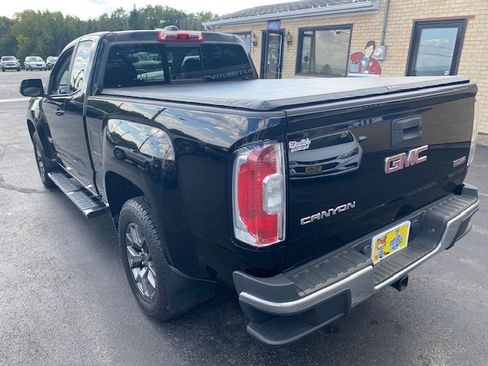 Used 2016 GMC Canyon SLE image 28