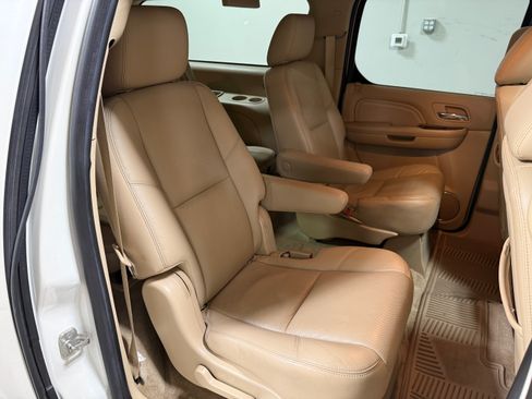 Used 2014 Cadillac Escalade ESV 2WD Premium image 17