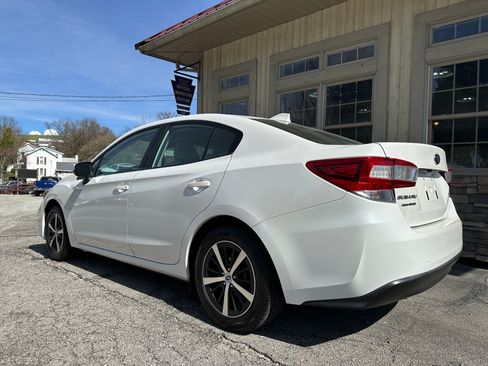 Used 2019 Subaru Impreza 2.0i Premium image 3
