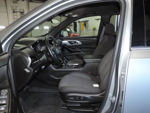 Used 2023 Chevrolet Traverse LT image 28