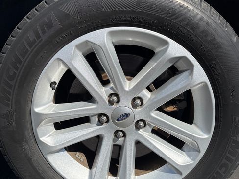 Used 2016 Ford Explorer XLT image 22