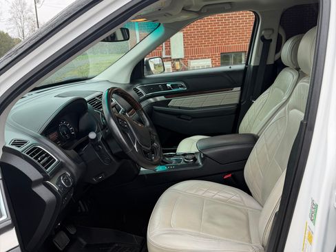 Used 2016 Ford Explorer Platinum image 8
