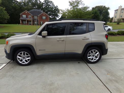 Used 2015 Jeep Renegade FWD Latitude image 2
