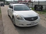 Used 2010 Nissan Altima image 2