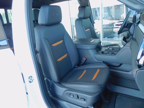 Used 2025 GMC Sierra 2500 4x4 Crew Cab AT4 image 28