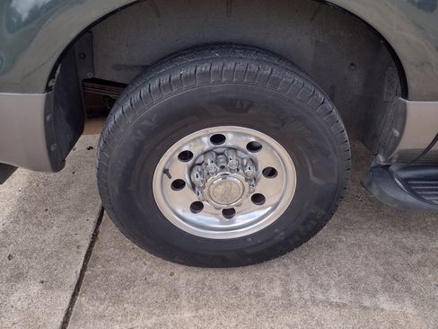 Used 2001 Ford Excursion XLT image 29