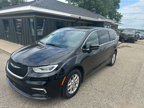 Used 2026 Chrysler Pacifica Select FWD image 1
