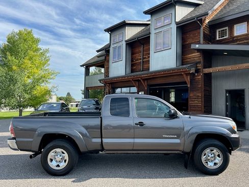 Used 2013 Toyota Tacoma 4x4 Access Cab image 5