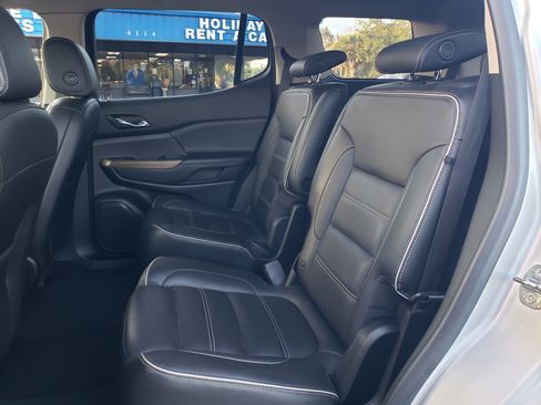 Used 2019 GMC Acadia Denali Ultimate image 9