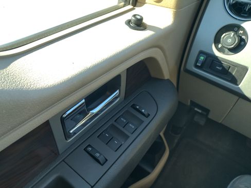 Used 2012 Ford F150 Lariat image 10