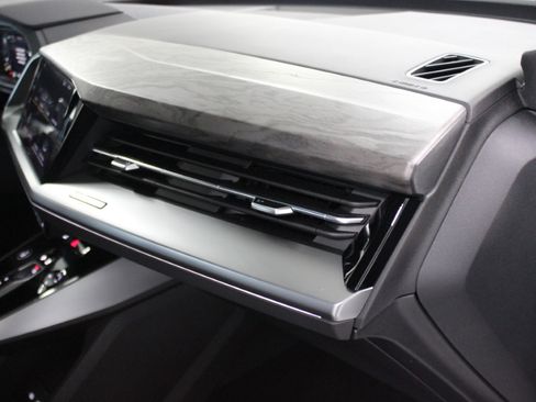 Used 2025 Audi Q4 e-tron Premium RWD image 41