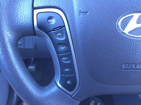 Used 2012 Hyundai Santa Fe GLS image 26