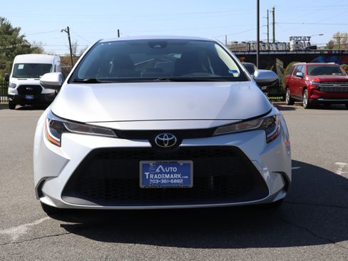 Used 2020 Toyota Corolla LE image 3