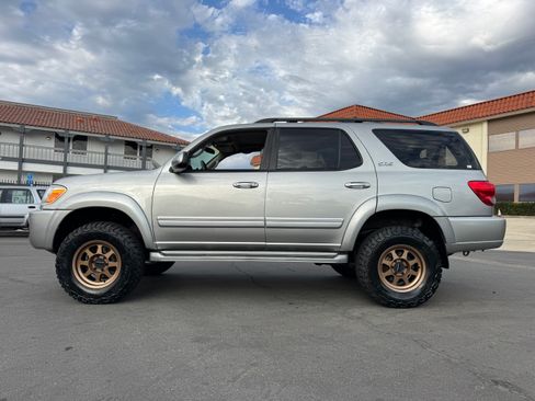 Used 2006 Toyota Sequoia SR5 image 2
