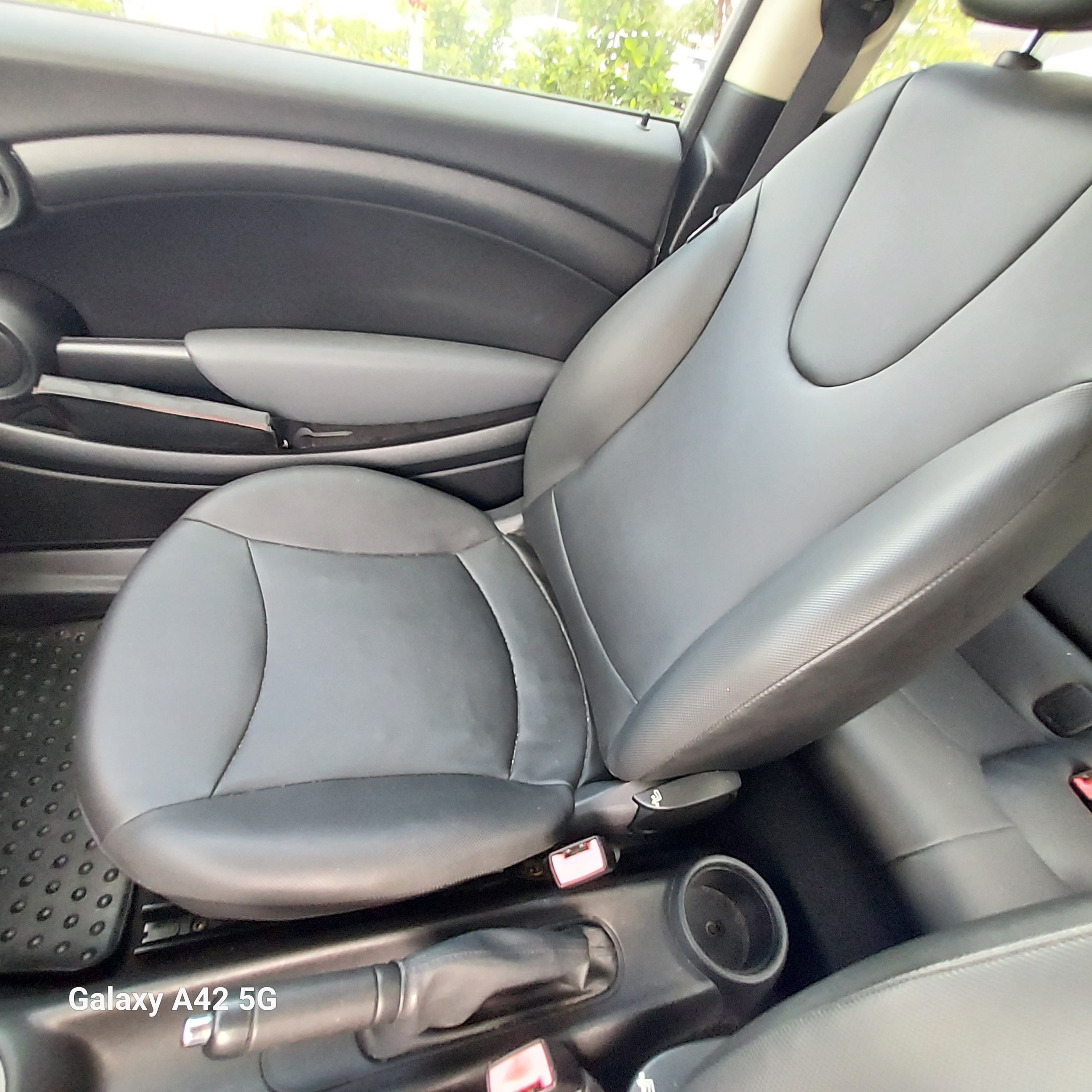 Used 2011 MINI Cooper Hardtop FWD image 6