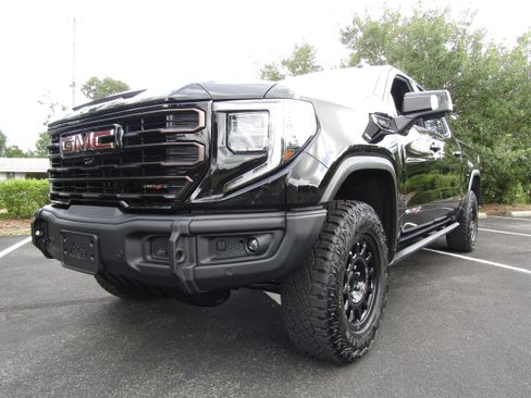 Used 2024 GMC Sierra 1500 4x4 Crew Cab AT4X image 2