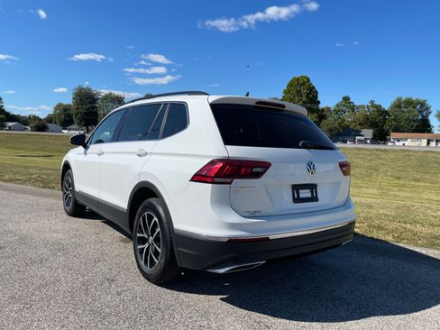 Used 2021 Volkswagen Tiguan SE image 3