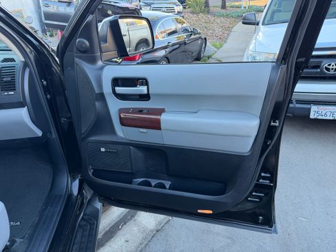 Used 2012 Toyota Sequoia Platinum image 26