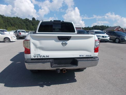 Used 2017 Nissan Titan 4x4 Crew Cab image 3
