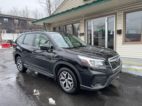 Used 2019 Subaru Forester Premium image 2