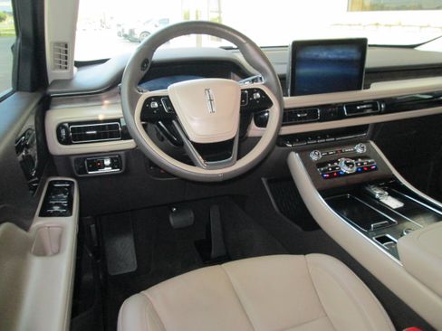 Used 2024 Lincoln Aviator Reserve RWD image 22