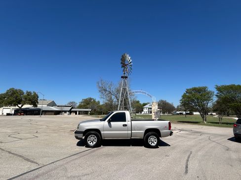 Used 2004 Chevrolet Silverado 1500 LS image 2