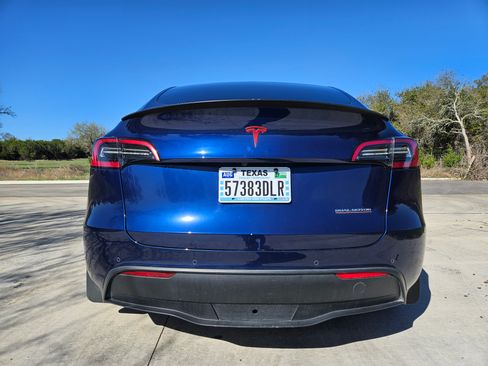 Used 2022 Tesla Model Y Performance image 8