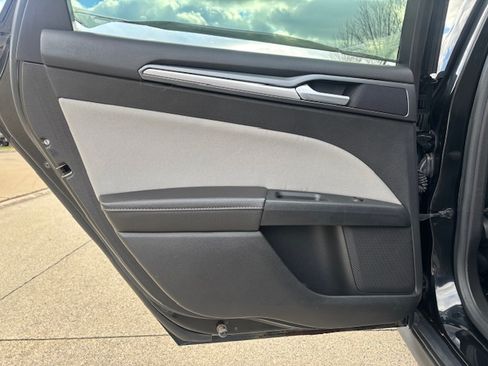 Used 2015 Ford Fusion S image 11