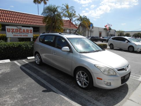 Used 2010 Hyundai Elantra Touring SE image 6