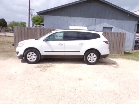 Used 2016 Chevrolet Traverse LS image 2