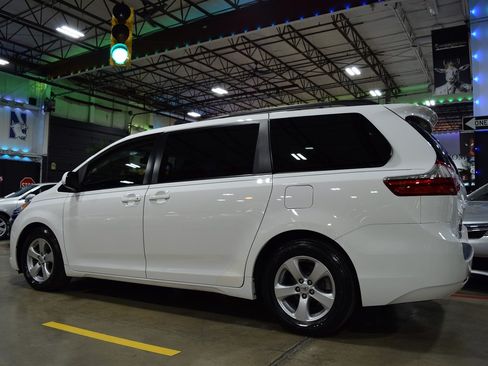 Used 2015 Toyota Sienna LE image 12